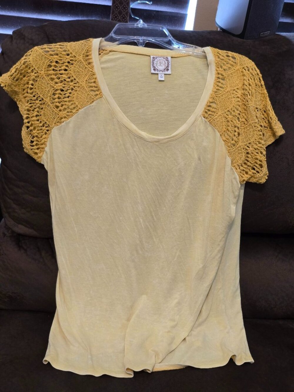 Yellow Tru Self Women's Top With Crochet Lace Shoulders Size Large